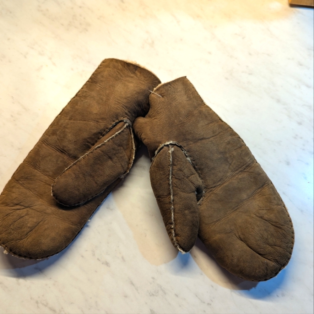 - Vintage Sheepskin Mittens Winter Mitts . Sherpa. Hand sewn. 9 x 4 inches…